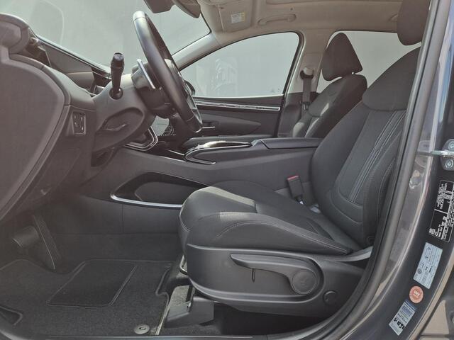 Hyundai TUCSON 1.6 T-GDI PHEV Comfort Smart Sky 4WD / Fabrieksgarantie tot 02-2029 / Dealer onderhouden / Glazen schuif- en kanteldak / Stuur- & Stoelverwarming / Trekgewicht 1350 kg / Achteruitrijcamera / Apple Carplay Android Auto / Adaptief cruise control /