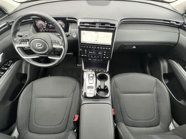Hyundai TUCSON 1.6 T-GDI PHEV Comfort Smart Sky 4WD / Dealer onderhouden / SoH accu 100 % / Panorama schuifdak / 1.350 kg trekgewicht / Navigatie / Apple Carplay Android / Stuur- en stoelverwarming / 19"LM wielen /