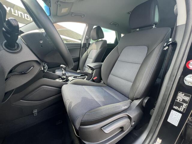 Hyundai TUCSON 1.6 GDi Go! Cruise Control | Navigatie | Bluetooth | Afneembare Trekhaak |Stoel Verwarming | Achterbank Verwarming | Lane Assist | Lichtmetalen Velgen | Dealer Onderhouden |