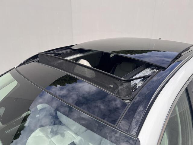 Hyundai TUCSON 1.6 T-GDI PHEV Premium Sky 4WD / Accu SoH 100 % / Panorama schuifdak / Wit leder / HUD / Camera / Elektr. stoelen & klep / Stoelventilatie / Stuur-, stoel- en achterbankverwarming /19" LM wielen & All Season banden /