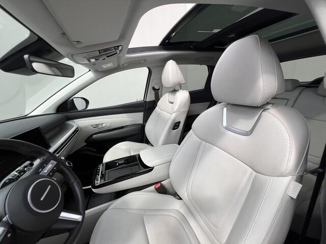 Hyundai TUCSON 1.6 T-GDI PHEV Premium Sky 4WD / Accu SoH 100 % / Panorama schuifdak / Wit leder / HUD / Camera / Elektr. stoelen & klep / Stoelventilatie / Stuur-, stoel- en achterbankverwarming /19" LM wielen & All Season banden /