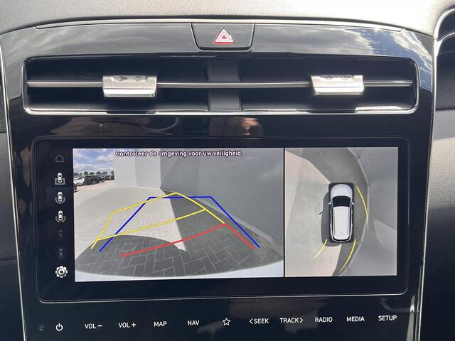 Hyundai TUCSON 1.6 T-GDI PHEV Premium 4WD / Dealer onderhouden / Accu SoH 100 %/ 1.350 kg trekgewicht / Leder / Navigatie / Electr. stoelen & klep / Stoelventilatie / Stuur-, stoel- & achterbankverwarming / 19" LM wielen /