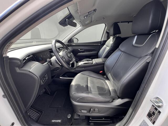 Hyundai TUCSON 1.6 T-GDI PHEV Premium 4WD / Dealer onderhouden / Accu SoH 100 %/ 1.350 kg trekgewicht / Leder / Navigatie / Electr. stoelen & klep / Stoelventilatie / Stuur-, stoel- & achterbankverwarming / 19" LM wielen /