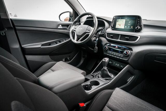 Hyundai TUCSON 1.6 131 PK GDI Comfort | Uniek | Ned Auto | 1 e eigenaar | 18.000 Km | Trekhaak | | Clima | Navigatie | Dab Audio | Cruise | 17 inch Lmv | Pdc V/A | Achteruitrijcamera |