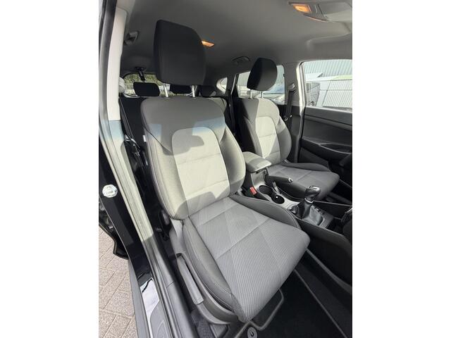 Hyundai TUCSON 1.6 GDI Comfort (Trekhaak - Camera - Automatische Airco - Navigatie via APP - 17"incl 4S)