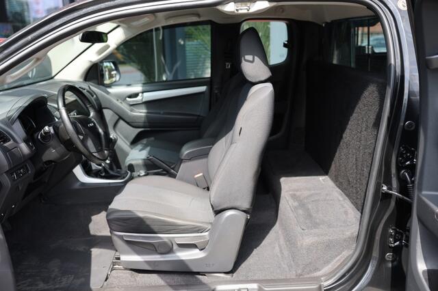 Isuzu D-MAX 2.5 D EXTENDEND CAB 4WD VAN