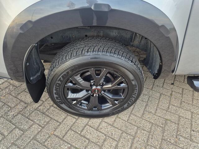 Isuzu D-MAX Dubbel Cab V-Cross 4WD AT XL 5 persoons Container zomer + winterset 3,5 T trekgewicht