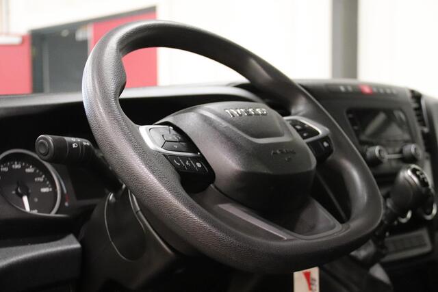Iveco 35C14 2.3 KIPPER MET 3500 KG TREKVERMOGEN 