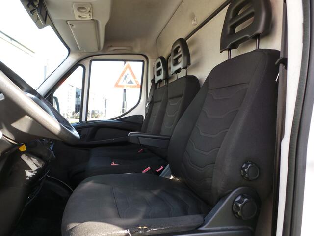 Iveco 35S17 Bakwagen+Laadklep Airco,Cruise,3 Persoons L 415 B218 H 225cm