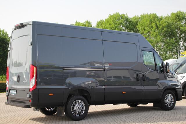 Iveco DAILY 35S18A8 3.0 180pk 352 L2H2 | Automaat | Navi | Camera | L+R Zijdeur | Adap. Cruise | Gev. Stoel | Clima | 3500kg trekgew. | Lease 806,- p/m