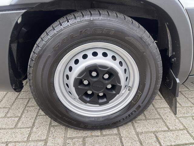 Iveco DAILY 35S16V 2.3 L2H2 160pk / vaste prijs rijklaar ¤ 27.950 ex btw / lease vanaf ¤ 500 / climate control / mag 3500 kg trekken / 270 graden achterdeuren / euro 6 diesel !