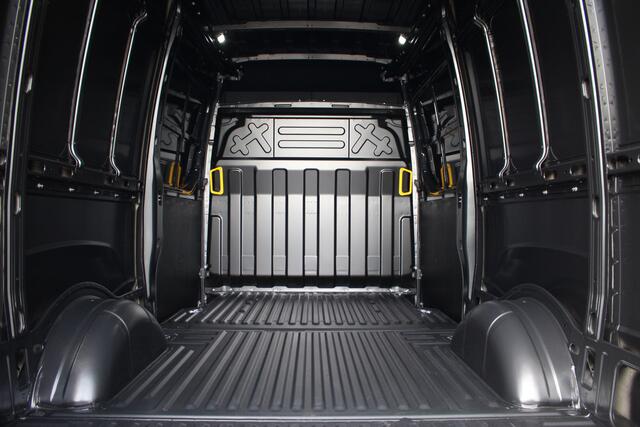 Iveco DAILY 35S18A8 3.0 180pk 352 L2H2 | Automaat | Navi | Camera | L+R Zijdeur | Adap. Cruise | Gev. Stoel | Clima | 3500kg trekgew. | Lease 806,- p/m