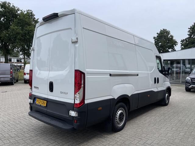 Iveco DAILY 35S16V 2.3 handgeschakeld 160pk L2H2 / mag 3500 kg trekken / lease vanaf ¤ 500 / vaste prijs rijklaar ¤ 27.950 ex btw / climate control / opstap + parkeersensoren achter !