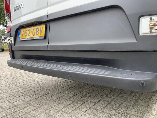 Iveco DAILY 35S16V 2.3 handgeschakeld 160pk L2H2 / mag 3500 kg trekken / lease vanaf ¤ 500 / vaste prijs rijklaar ¤ 27.950 ex btw / climate control / opstap + parkeersensoren achter !