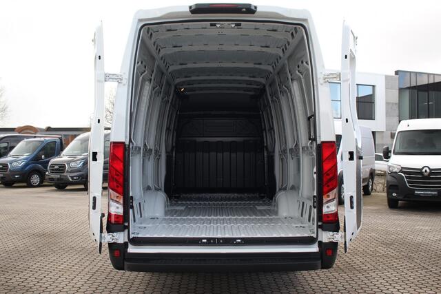 Iveco DAILY 35S18A8 3.0 180pk L4H2 | Automaat | Adap. Cruise| L + R Schuifdeur | 3500kg trekgew. | Gev. Stoel | Camera | Navi | Clima | Lease 702,- p/m