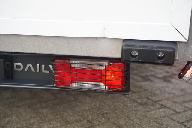 Iveco DAILY 35C14 140 pk Bakwagen met Deuren 30m3 Airco ECC, Cruise Control, Luchtvering, LxBxH 530x227x240 cm