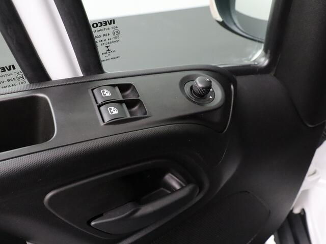 Iveco DAILY 35S16 160PK L2H2 | 3500 Trekgewicht | Airco | 3-Persoons