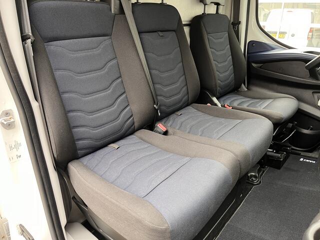 Iveco DAILY 35S16V 2.3 160pk Bakwagen 500kg laadklep Automaat 8 traps Airco Stuurwielbediening Telefoonverbinding 3-Persoons Euro 6 Bakwagen 1e eigenaar