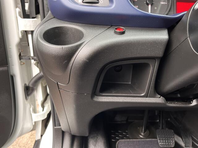 Iveco DAILY 35S16V 2.3 160pk Bakwagen 500kg laadklep Automaat 8 traps Airco Stuurwielbediening Telefoonverbinding 3-Persoons Euro 6 Bakwagen 1e eigenaar
