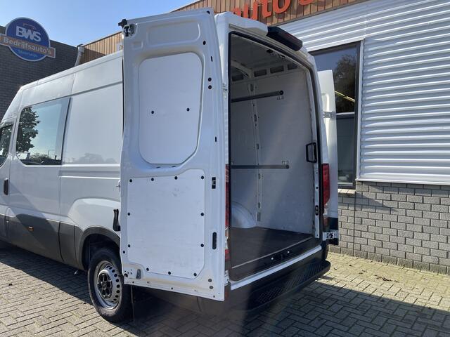 Iveco DAILY 35S16V 2.3 automaat L2H2 dubbel cabine DC 7 persoons ! / vaste prijs rijklaar ¤ 30.950 ex btw / lease vanaf ¤ 554 / climate control / 270 graden deuren / mag 3500 kg trekken !