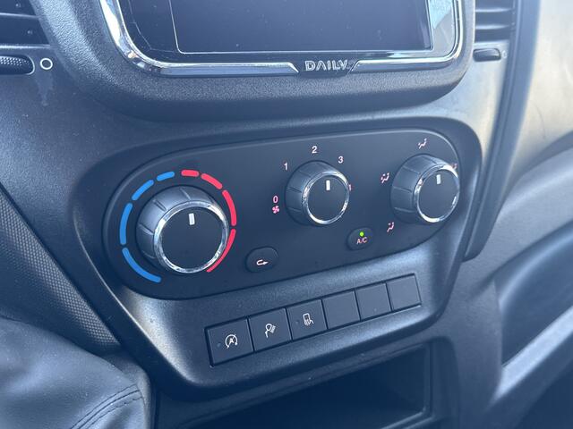 Iveco DAILY 35C16V 2.3 352 L2H2 3500 KG Trekhaak LED Betimmering Cruise Control