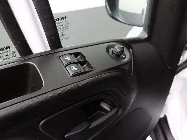 Iveco DAILY 35S160PK | 3500KgTrekgewicht | Airco | 3-Persoons | Betimmering