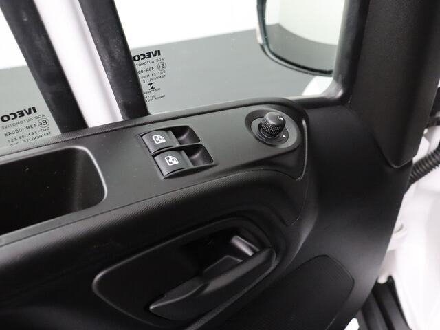 Iveco DAILY 35S14 L2H2 | 3500Kg Trekgewicht | Airco | Cruise | 3-Persoons | Betimmering