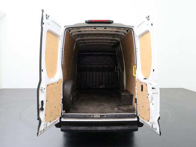 Iveco DAILY 35S14 L2H2 | 3500Kg Trekgewicht | Airco | Cruise | Betimmering