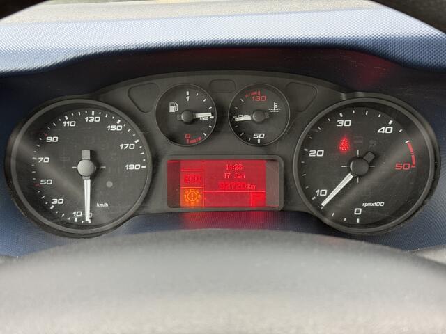 Iveco DAILY 35S14 2.3 410 | NL-auto | 1e eigenaar | L4.50 x B2.10 | 3.5T trekhaak | Automaat | Airco