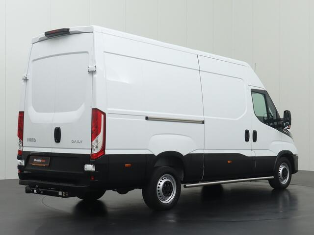 Iveco DAILY 35S14 Hi-Matic Automaat L2H2 | 3500Kg Trekhaak | Airco | Cruise | 3-Persoons | Betimmering