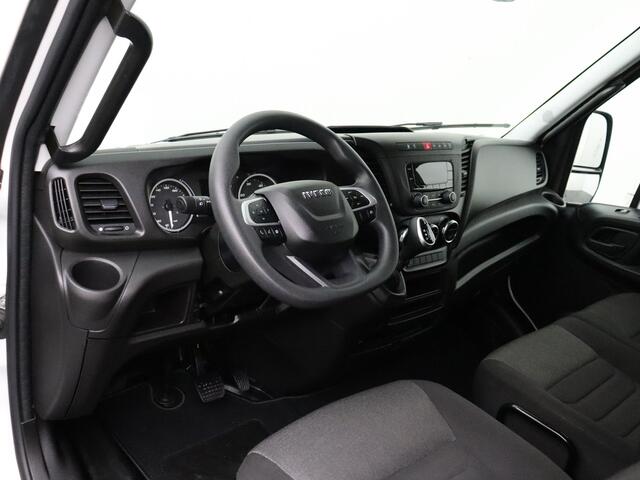 Iveco DAILY 35S14 Hi-Matic Automaat L2H2 | 3500Kg Trekhaak | Airco | Cruise | 3-Persoons | Betimmering