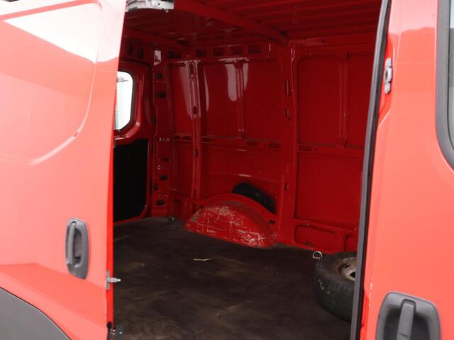 Iveco DAILY 35S12V 2.3D + 3500 KG TREKHAAK