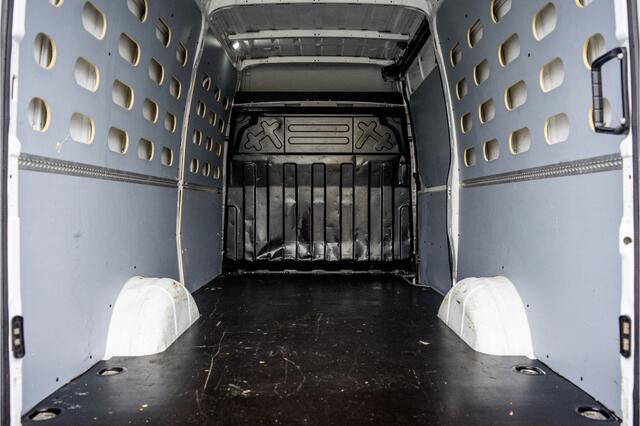 Iveco DAILY 35S14V 2.3 L2H2 | Automaat | Euro 6 | Cruise | Climate | 3500 KG Trekgewicht | Trekhaak
