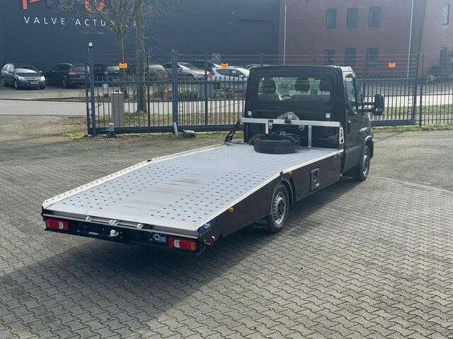 Iveco DAILY 35S18 180 pk Autotransporter Aut. Navi, Nieuw 2024 Trekhaak 3.500 kg, Adapt. Cruise, Luchtvering AirPro, 3-Zits