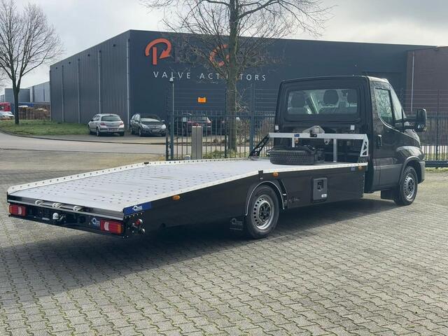 Iveco DAILY 35S18 180 pk Autotransporter Aut. Navi, Nieuw 2024 Trekhaak 3.500 kg, Adapt. Cruise, Luchtvering AirPro, 3-Zits