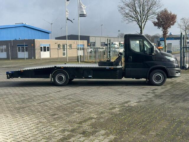 Iveco DAILY 35S18 180 pk Autotransporter Aut. Navi, Nieuw 2024 Trekhaak 3.500 kg, Adapt. Cruise, Luchtvering AirPro, 3-Zits