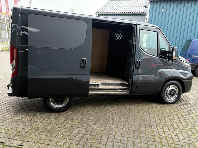 Iveco DAILY 35S 180Pk 18V 3.0 300 H1 / 3500KG TREKGEWICHT / Trekhaak / Apk t/m 05-02-2026