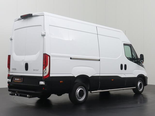 Iveco DAILY 35S14 Hi-Matic Automaat L2H2 | 3500Kg Trekhaak | Airco | Cruise | 3-Persoons | Betimmering