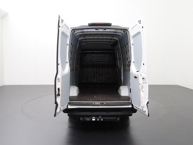 Iveco DAILY 35S14 Hi-Matic Automaat L2H2 | 3500Kg Trekhaak | Airco | Cruise | 3-Persoons | Betimmering