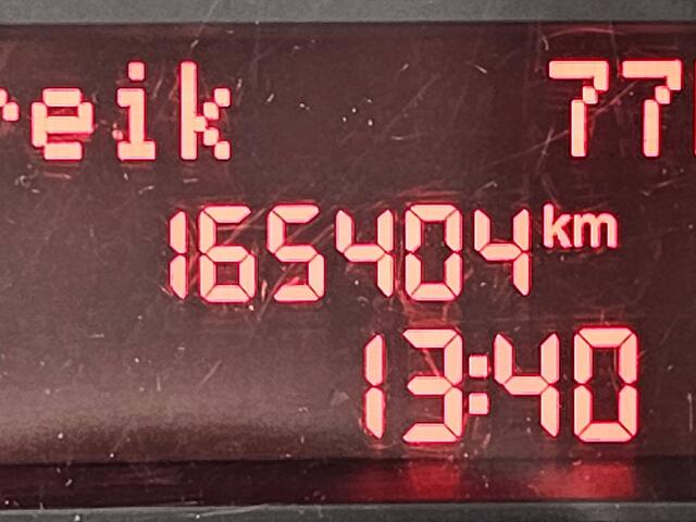 Iveco DAILY 35S14 2.3 375 Bakwagen + Laadklep + Zijdeur Dakspoiler Airco !
