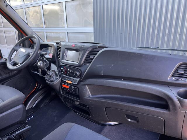 Iveco DAILY 35C14 2.3 375 Trekhaak 3500kg Laadklep 500kg Navigatie Open laadbak Pick-up Euro 6 Bpm vrij Bakwagen p-up 136pk 1e eigenaar Dealer onderhouden