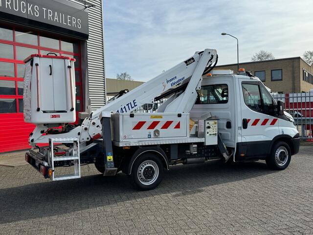 Iveco DAILY 35S14 278 draaaiuren, 4x gestempeld, 14 meter APK 10-04-2026, KM 40.365