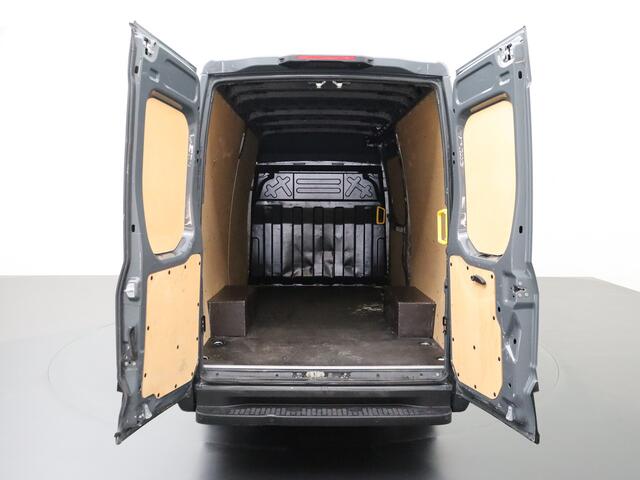 Iveco DAILY 35S14 Hi-Matic Automaat L2H2 | 3500Kg Trekgewicht | Airco | Cruise | Betimmering |