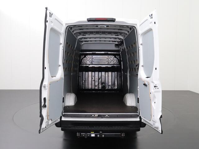 Iveco DAILY 35S14 Hi-Matic Automaat | Airco | Cruise | 3-Persoons | Betimmering | 3500Kg Trekhaak
