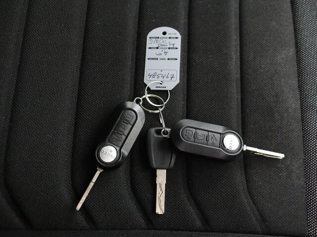 Iveco DAILY 35S14 Hi-Matic Automaat | Airco | Cruise | 3-Persoons | Betimmering | 3500Kg Trekhaak