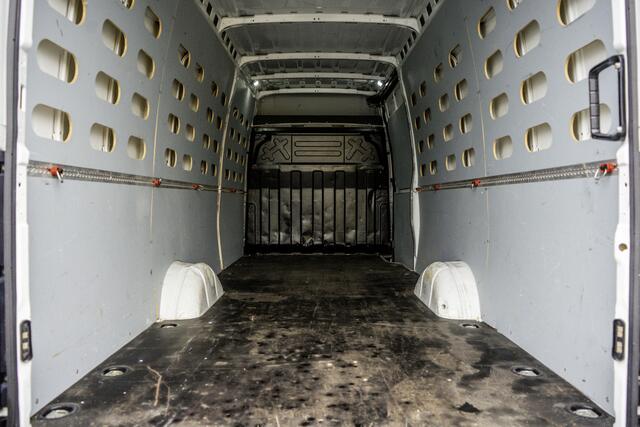 Iveco DAILY **35S14V 2.3 L4H2 | Automaat | Euro 6 | Cruise | Climate | 3500 KG Trekgewicht | Trekhaak**