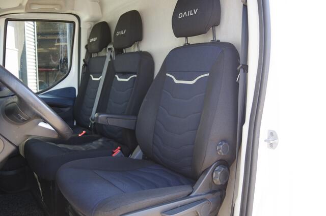 Iveco DAILY 35S16 2.3 L1H1 160PK AUT. LED, 3.5T TREKHAAK, GEVEERDE STOEL, CAMERA, CLIMA, CRUISE
