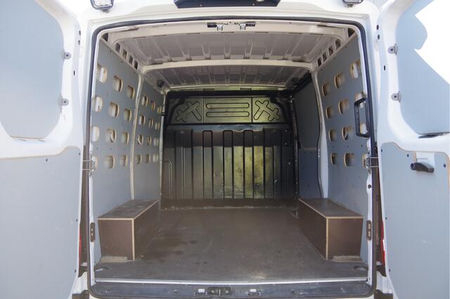 Iveco DAILY 35S16 2.3 L1H1 160PK AUT. LED, 3.5T TREKHAAK, GEVEERDE STOEL, CAMERA, CLIMA, CRUISE