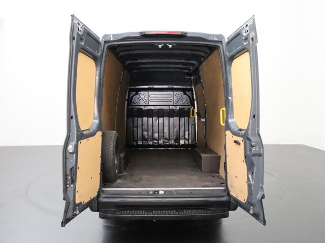Iveco DAILY 35S14 Hi-Matic Automaat L2H2 | Airco | Cruise | 3-Persoons | Trekhaak