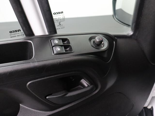 Iveco DAILY 35C16 3.0L Bakwagen+Laadklep | Airco | Cruise | 3-Persoons